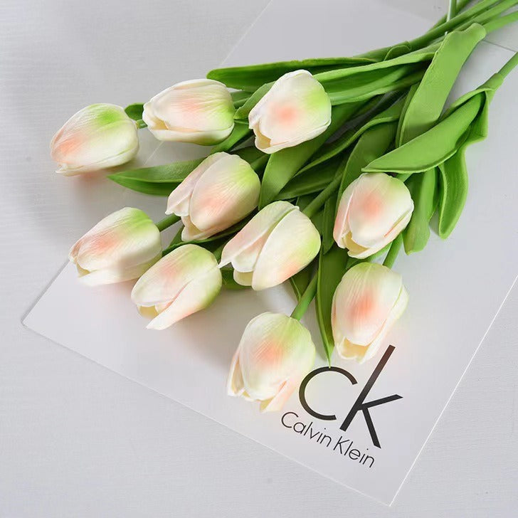 Tulip high-end simulation bride holding flowers in fresh and minimalist style, wedding photography props, fake flowers