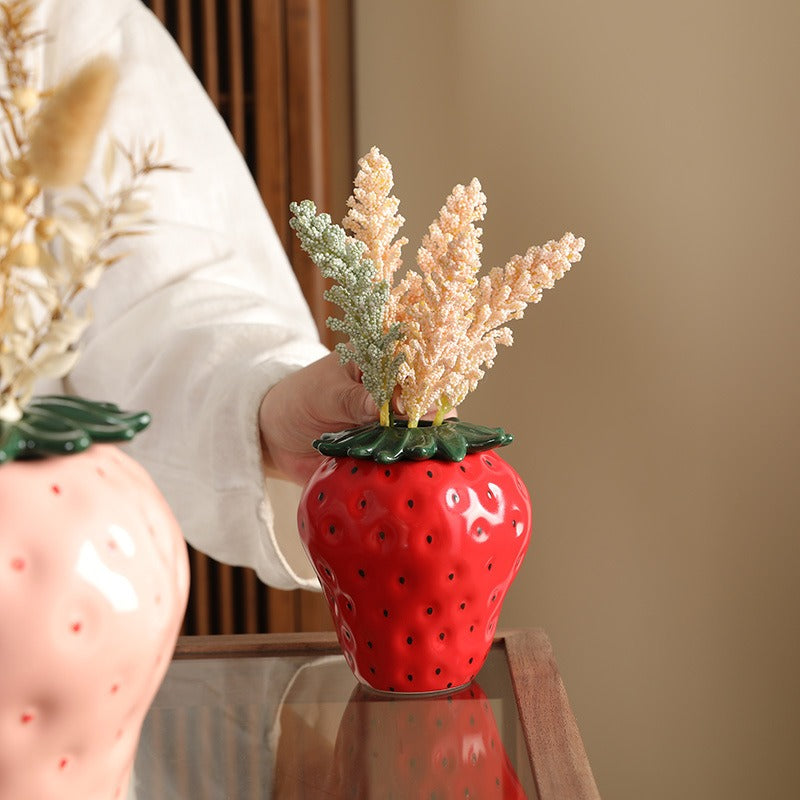 Strawberry ceramic vase, flower arrangement, living room home decoration ornament, hydroponic flower pot, high-end and high aest